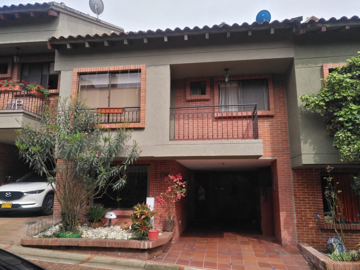 Casa Barrio Calambeo Cerca al Centro-Ibague – Farfán Asociados Inmobiliaria